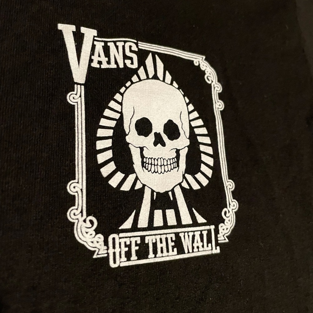 NWT Vans size adult S skull shirt